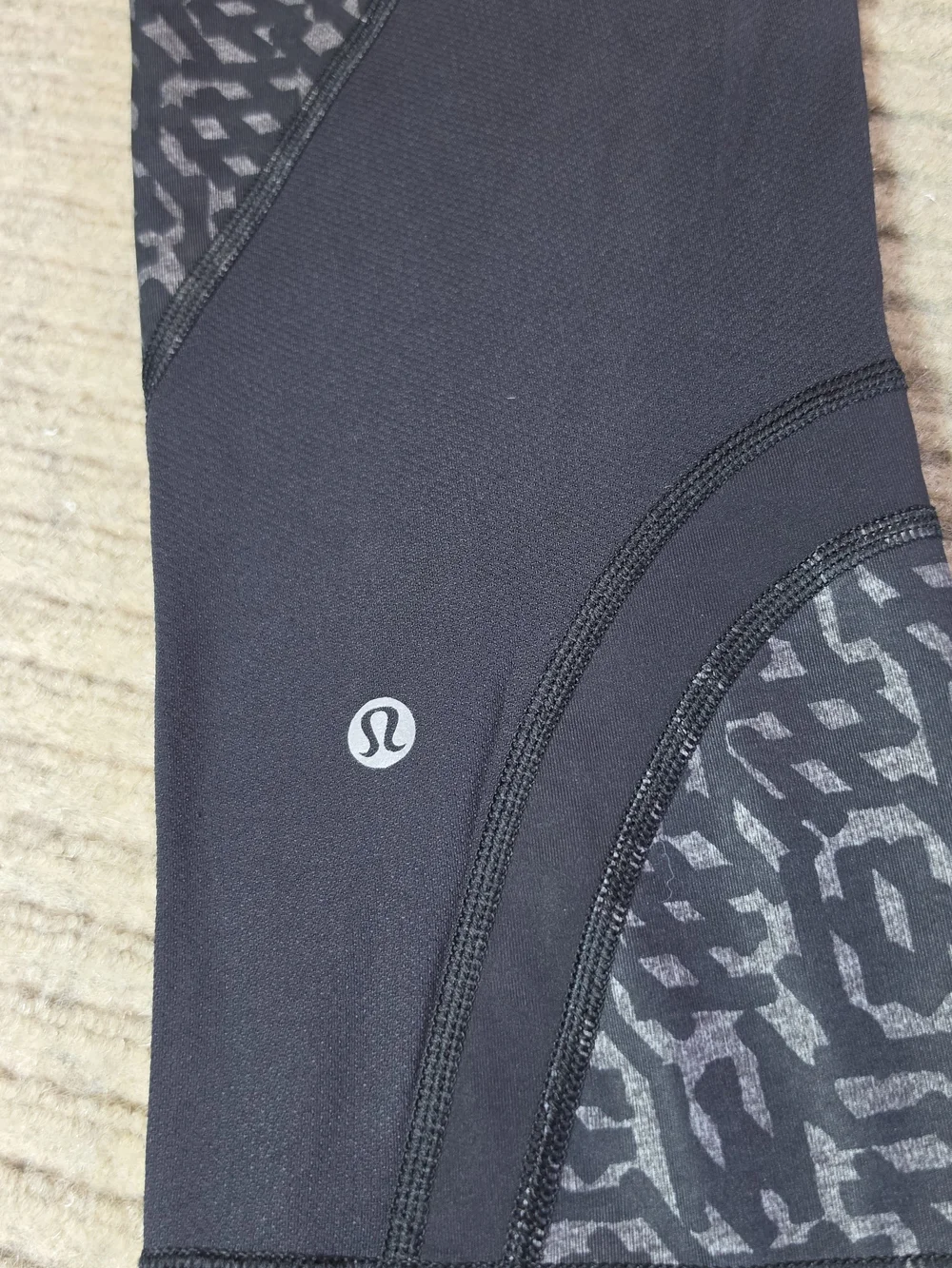 Women's Lululemon Run Inspire Crop II leggings Size 8 Black Gray